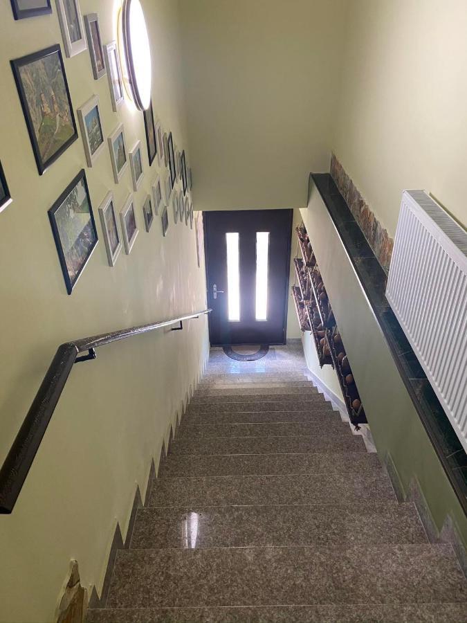 לינה וארוחת בוקר קוטאיסי Art Hole מראה חיצוני תמונה