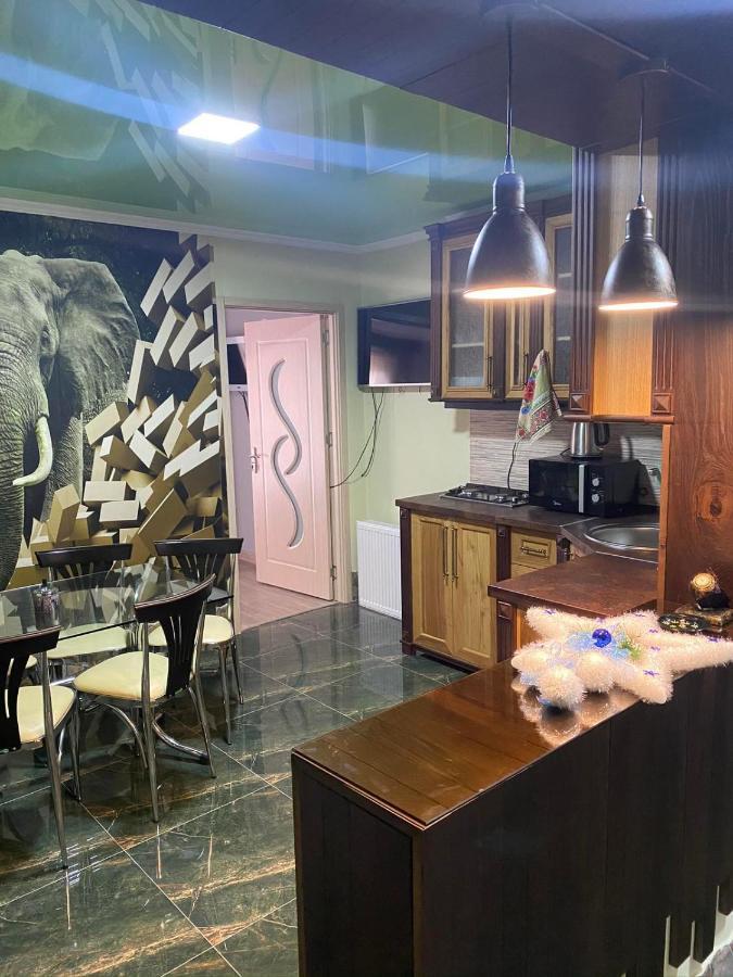 לינה וארוחת בוקר קוטאיסי Art Hole מראה חיצוני תמונה
